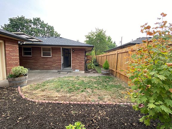 5th image of 812 E 28th St #812