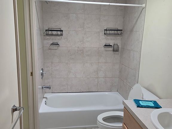 2nd image of 1638 Garfield Ave #4