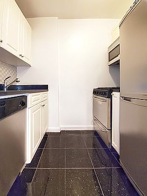 3rd image of 401 W 56th St APT 5N