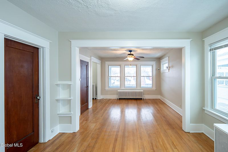 5th image of 40 Pinewood Avenue