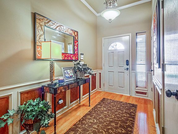 2nd image of 804 Woodhollow Trl
