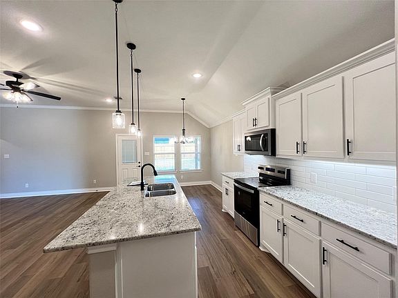 5th image of 706 Greyson Ln