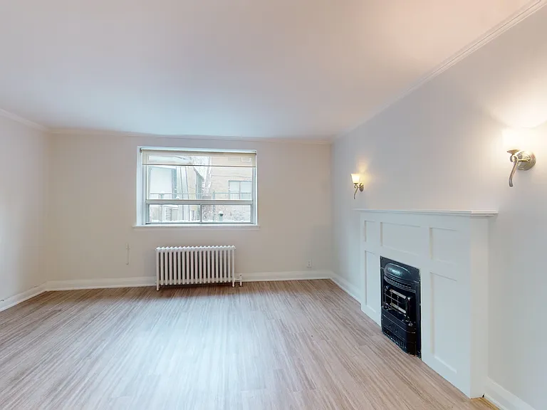 320 Lonsdale Rd — Photo 30