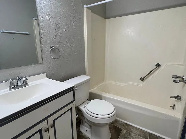 514 W 16th St #1 — Photo 7