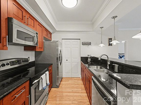 5th image of 300 W 5th St APT 336
