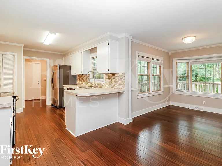 120 Fox Chase Dr — Photo 5