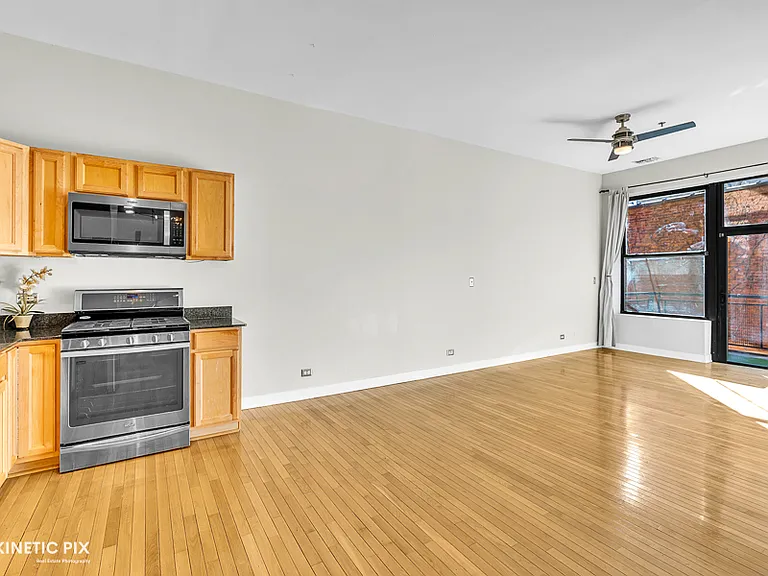1 S Leavitt St #209 — Photo 9
