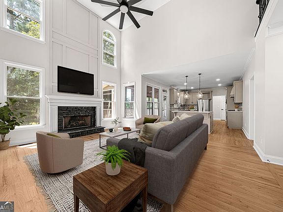 2nd image of 21 Yorkshire Ln
