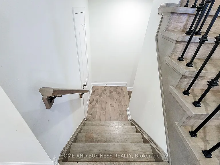 2374 Baintree Cres — Photo 28