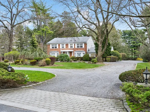 18 Quaker Ridge Drive, Brookville, NY 11545