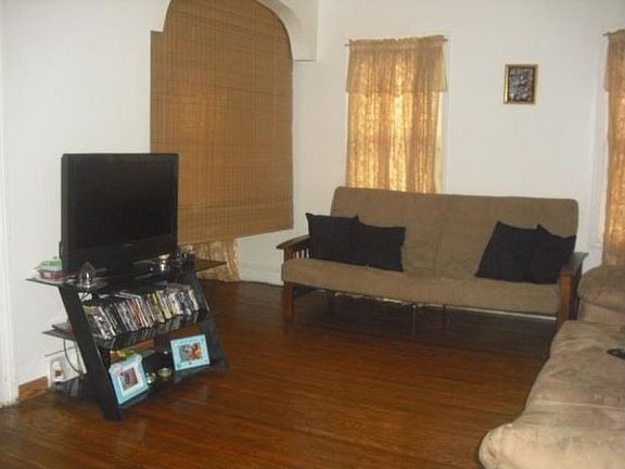 3rd image of 179 West Ave