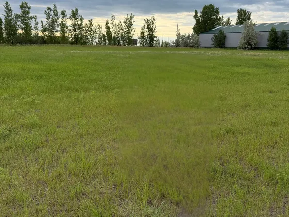 2597 N 44th St, Grand Forks, ND 58203
