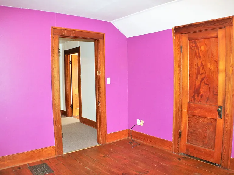 608 Ronalds St — Photo 17