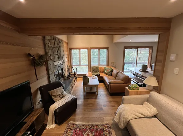 6125 Eagle Dr, Whistler, BC V8E 0W3
