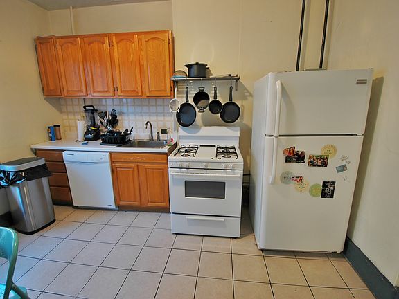 5th image of 114 Hemenway St APT 2