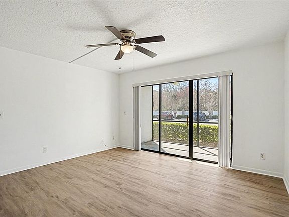 5th image of 1013 S Pine Ridge Cir #3C