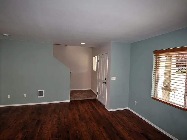 8724 Stockholm Ln NE — Photo 5