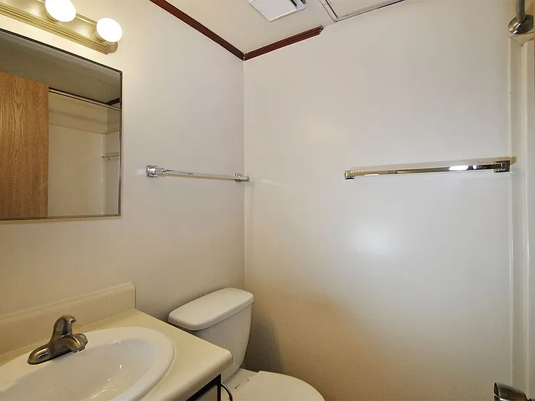 Surrey Park Apartments — Photo 10