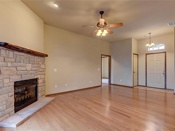 5th image of 3700 Kensington Dr