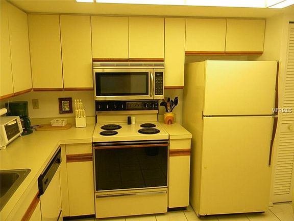 3rd image of 891 Country Club Cir #55