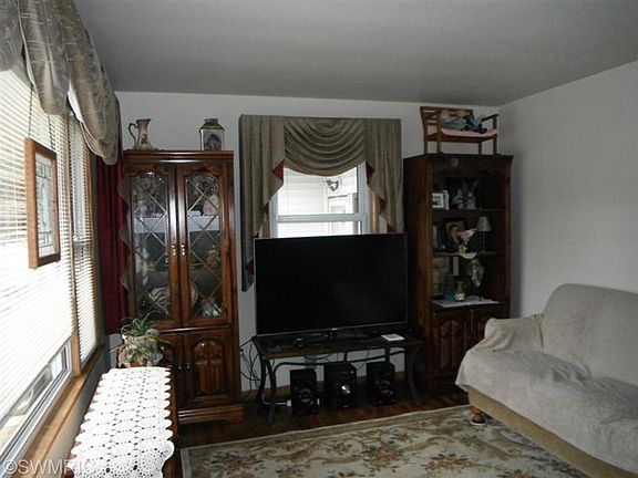 2nd image of 621 Westway Dr NW