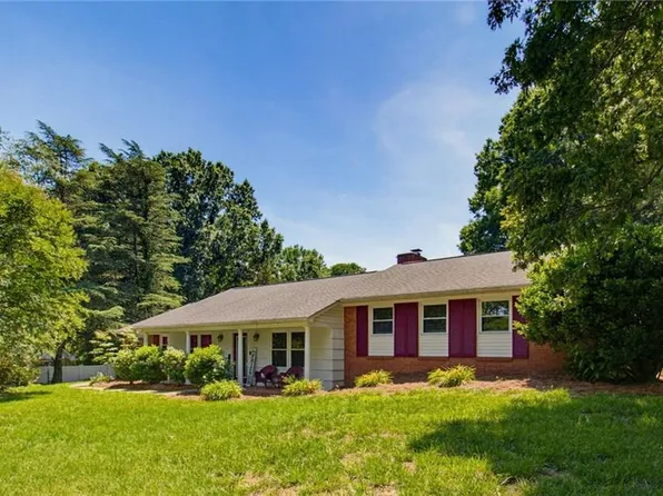 3462 Stimpson Dr, Pfafftown, NC 27040