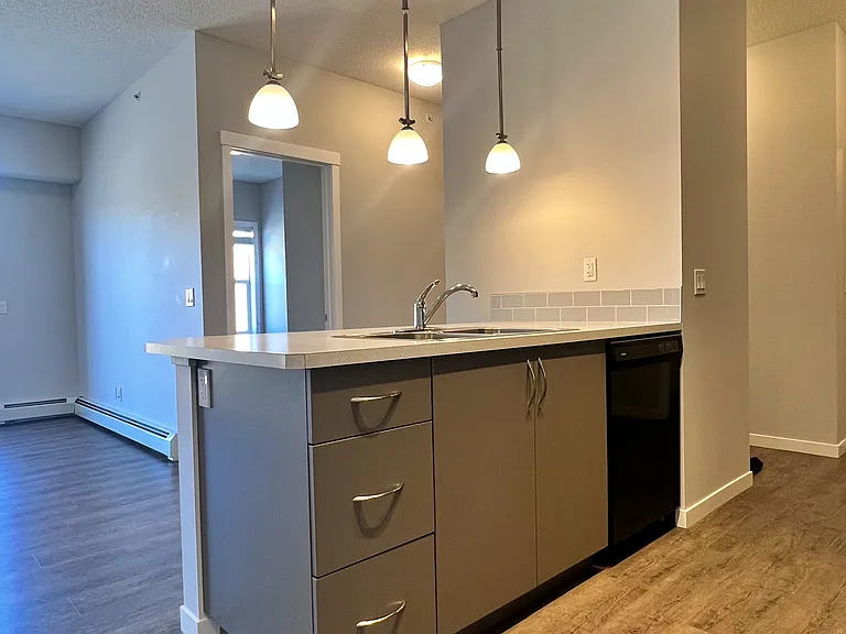 213 Mountain St — Photo 18