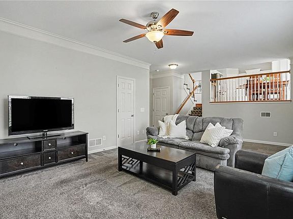 5th image of 986 Wellington Way