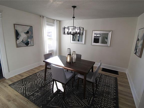 3rd image of 611 Everett Ave