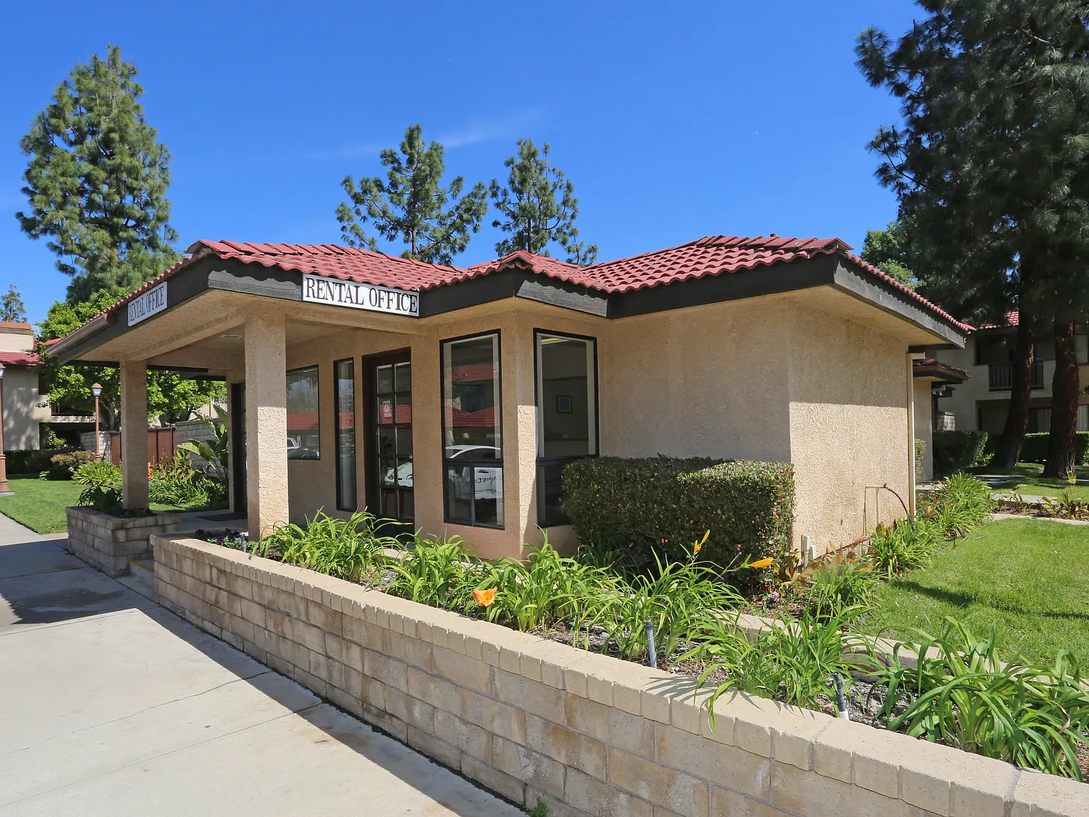 Baywood Apartment Homes — Photo 3