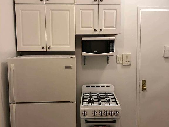 5th image of 308 E 78th St #12A