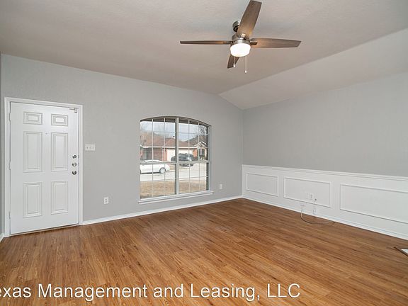 3rd image of 624 Blueberry Hill Ln