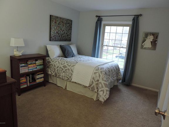 3rd image of 2543 Abbington Dr SE