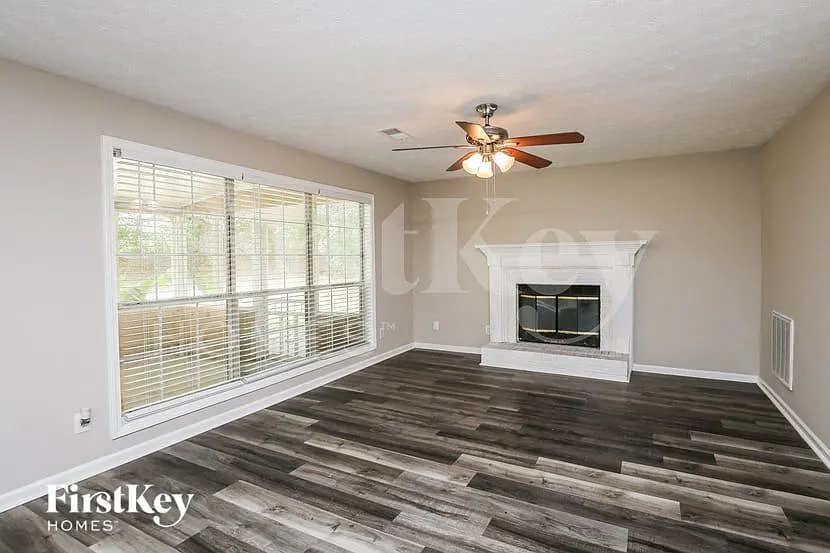 4 bed, 2.5 bath, 2412 sqft, $2,275 — Photo 4