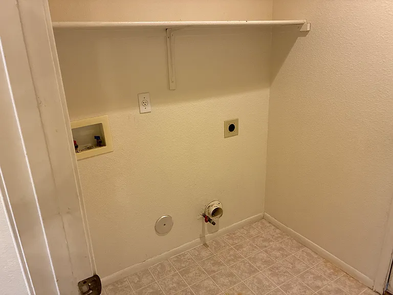 10523 W Windsor Blvd — Photo 32