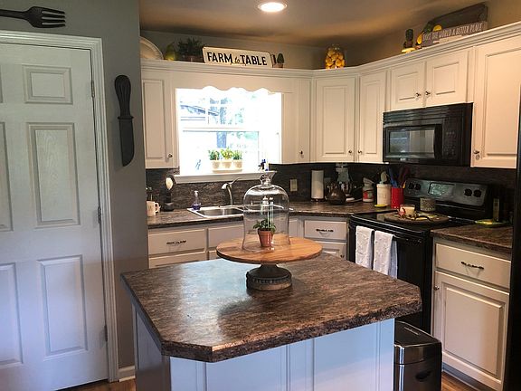 2nd image of 4701 Rose Ln
