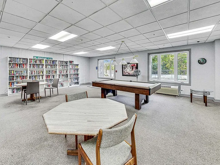 1 Renaissance Pl — Photo 17