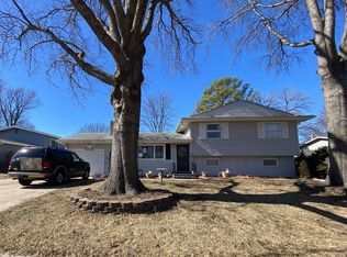 2831 SW Burnett Rd, Topeka, KS 66614