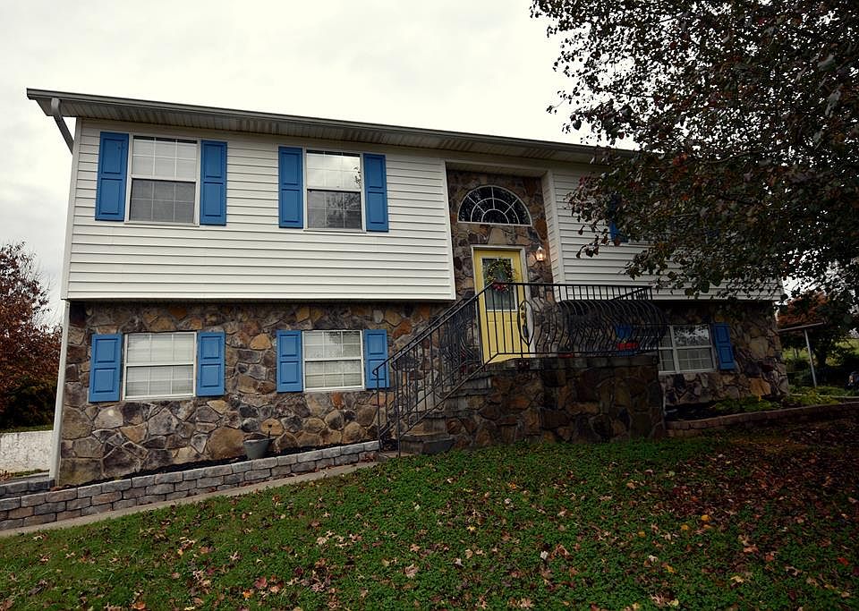 1st image of 773 Crab Apple Ln SE