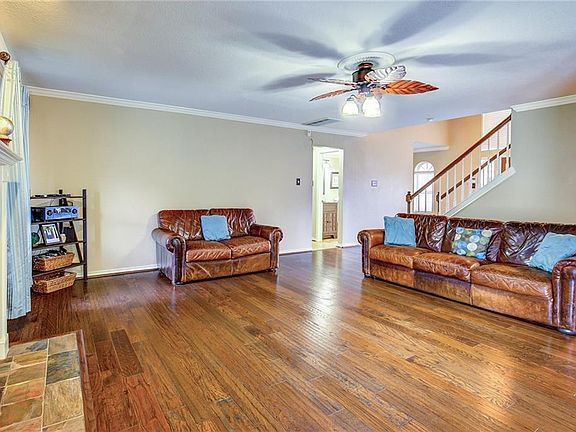 4th image of 2310 Loretta Ln