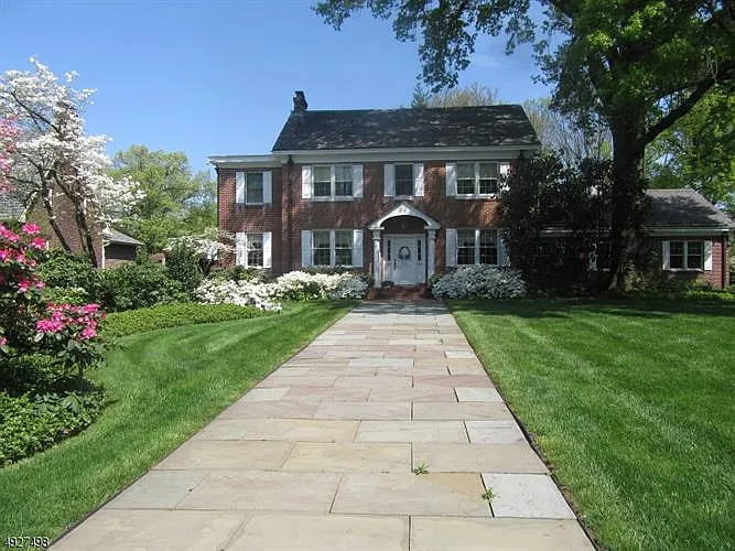 251 E Chestnut Ave photo 1