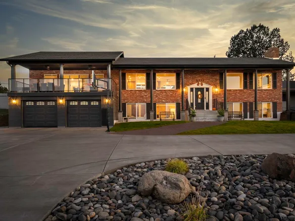 2711 W Canal Dr, Kennewick, WA 99336