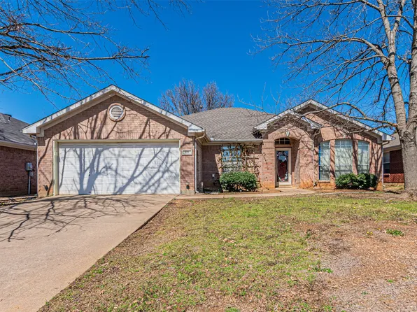 611 Coal Creek Dr, Mansfield, TX 76063