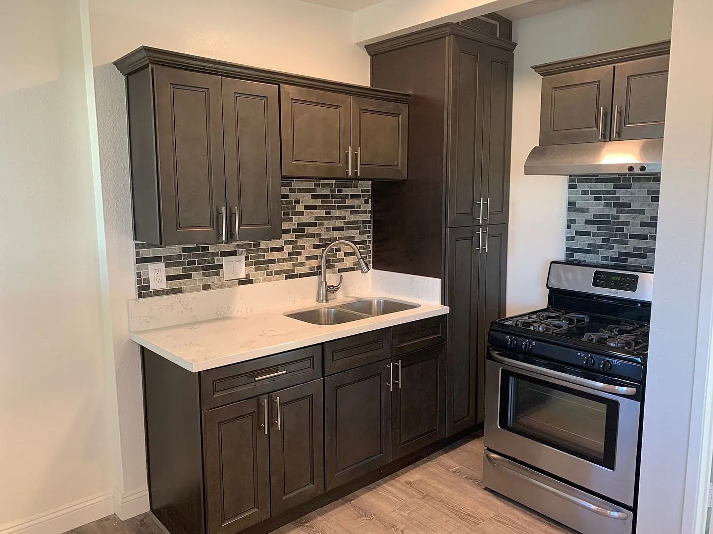 7800 Athens Circle — Photo 1