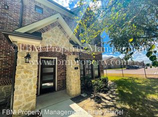 322 Brothers Blvd, Red Oak, TX 75154