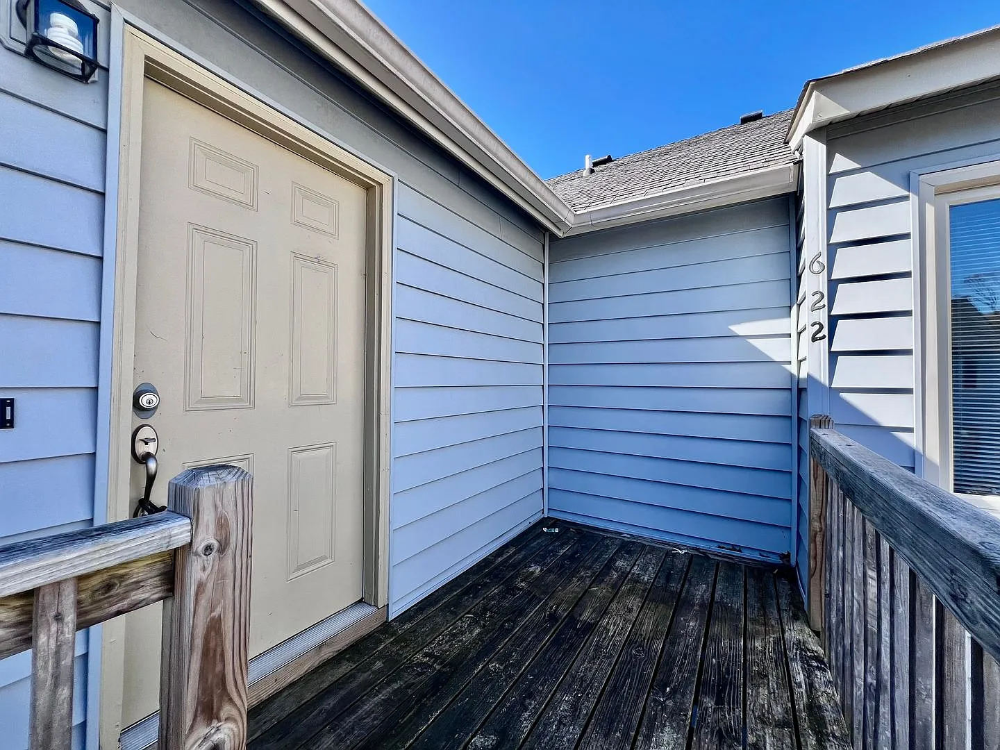 2 bedroom, 2 bathroom home — Photo 2