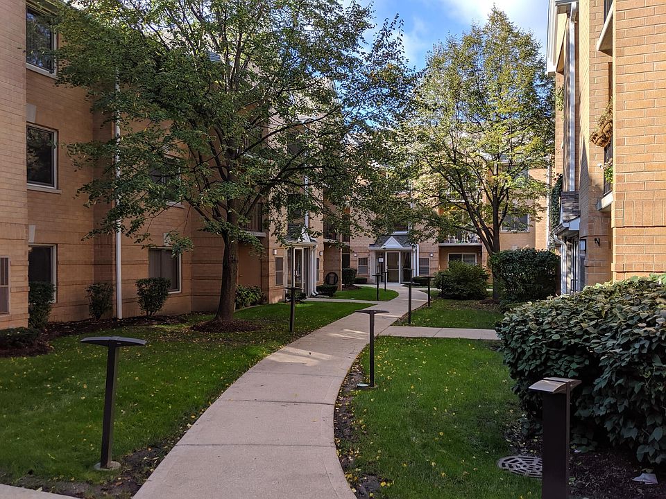 1st image of 8700 W Evelyn Ln APT 103