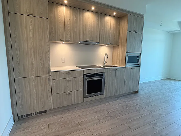 858 Dupont St #721 — Photo 8