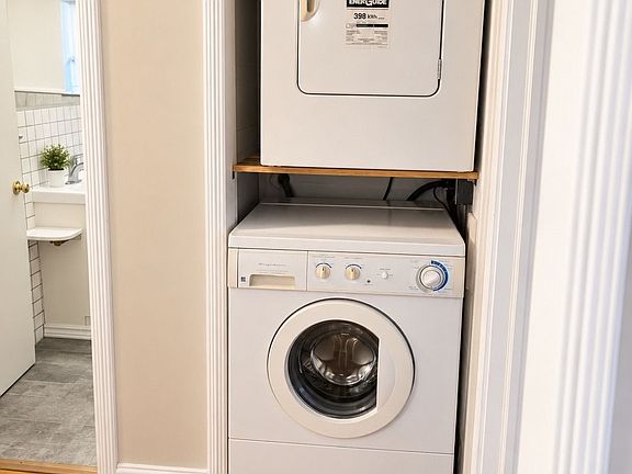 2nd image of 2849 Kingston Rd #2