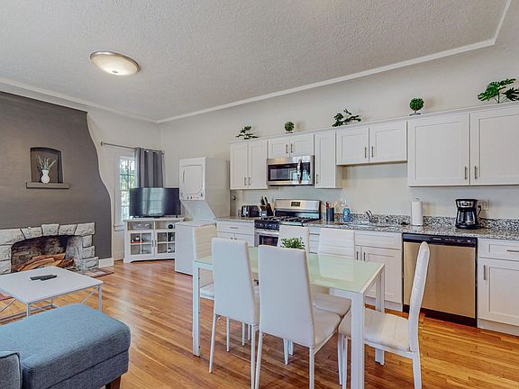 3rd image of 1401 Silver Ave SE #1401